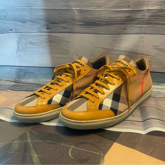 Burberry Sz 41 check sneakers in great condition 🔥EUC🔥 - Picture 3 of 14